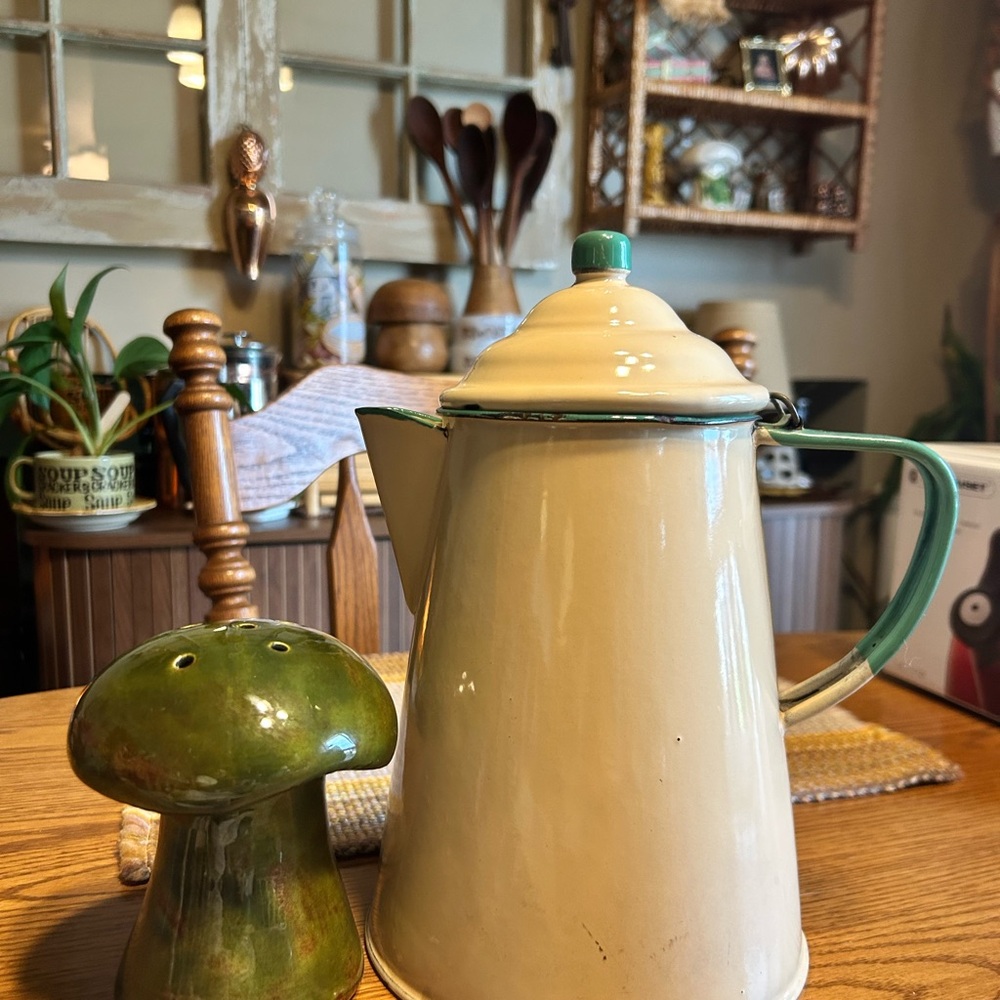 VTG Vintage Enamelware Cream and Green Enamel Coffee Pot with Lid